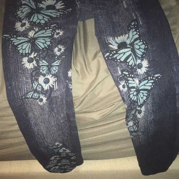 Cute Butterfly Leggings - Picture 2 of 4